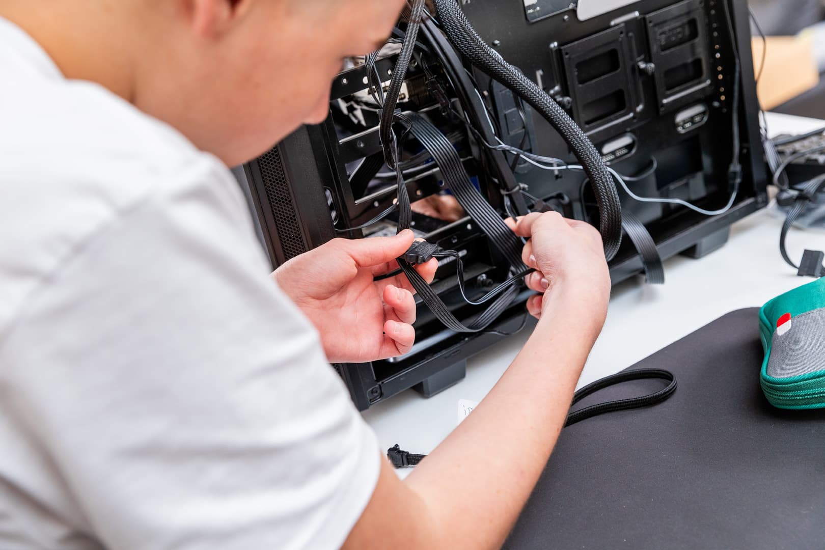 Software Engineering – Maßgeschneiderte Software, Schnittstellen und APIs.